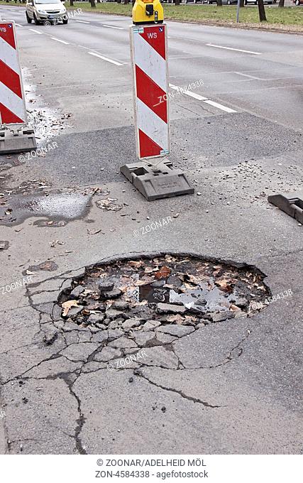 Schlaglöcher, Berlin, Deutschland Potholes, Berlin, Germany