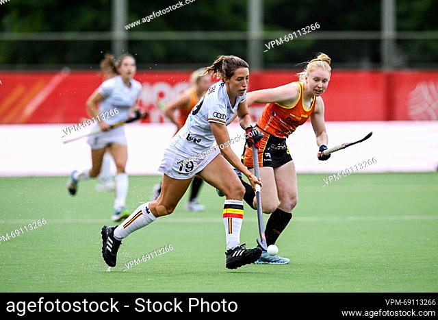 Belgium's Barbara Nelen and Australia's Amy Lawton pictured in action during a hockey game between Belgian national team Red Panthers and Australia