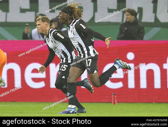 firo: 05.12.2023, football, soccer, DFB Cup 2023/2024 Round of 16 Vfl Borussia Monchengladbach - VfL Wolfsburg 1:0 CHEERS ABOUT THE GOAL OF THE DAY FOR 1:0 MANU...
