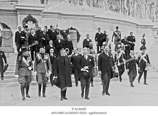 Album Duce: Benito Mussolini during a memorial service at the Altare della Patria in Roma, shot 1923 by Porry-Pastorel, Adolfo