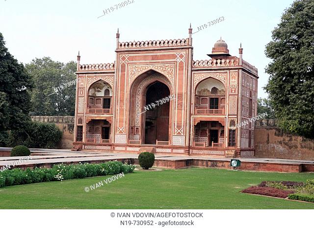 Itimad-ud-Daulah mausoleum (Baby Taj, 1622-1626), Agra, India