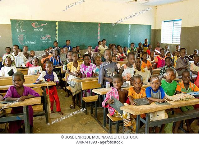 Burkina Faso. Sahel. Lobí Country. School Gaoua. Elementary students