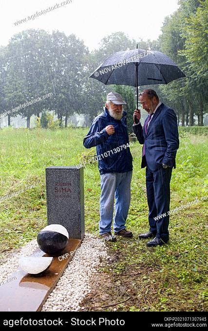 On 13 July 2021, the renovated grave of the Czech painter Josef Sima was unveiled in the cemetery in Thiais near Paris. A replica of the original tombstone is...
