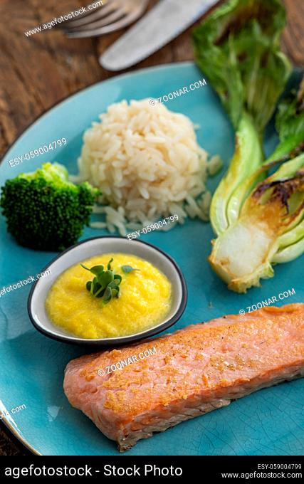 grilled salmon with broccoli and rice