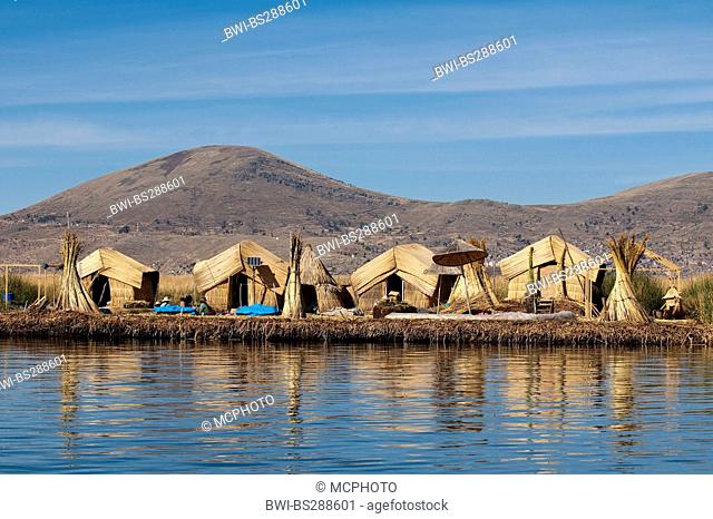 one of 42 floating islands on Lake Titicaca called 'Uros Islands', self-built of totora reeds by the Quechua or Uros Indians, Peru, Uros Island, Lake Titicaca