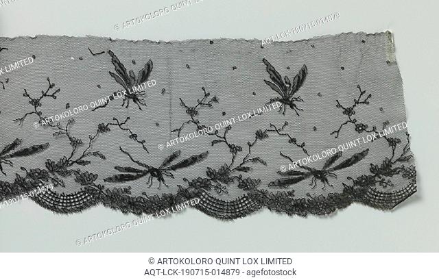 Strip black machine side with dragonflies, Strip black machine side: machine Chantilly side. The repeating pattern consists of two flying dragonflies
