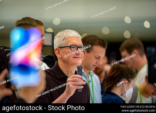 07 September 2022, US, Cupertino: Apple CEO Tim Cook stands with a new iPhone 14 at the novelty event on the grounds of the company's headquarters Apple Park