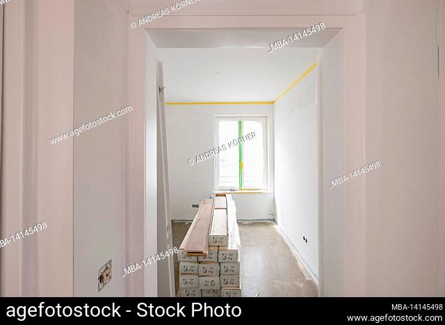 construction site, renovation and renovation of an apartment, laminate is stored in an empty room for acclimatization