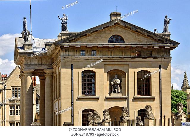 UK Oxford Sheldonian Theatre and Heads