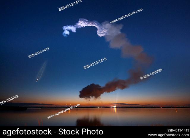USA, Florida, Cape Canaveral, Kennedy Space Center, View of smoke plume after Discovery space shuttle on mission STS-131 on April 5, 2010