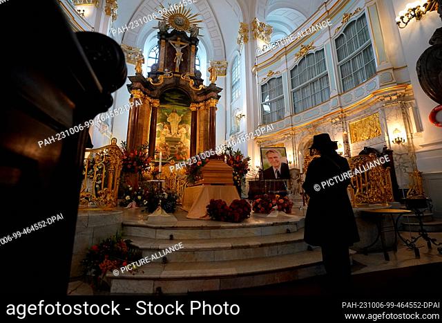 06 October 2023, Hamburg: A woman stands by the coffin in the main church of St. Michaelis before the start of the funeral service for former Hamburg mayor...