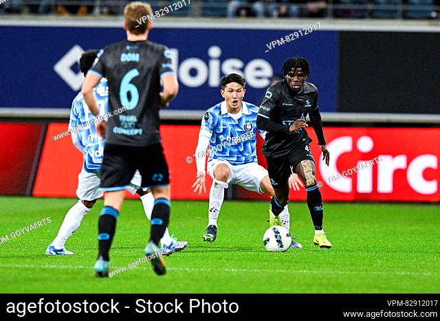 Gent's Tsuyoshi Watanabe and OHL's Nachon Nsingi pictured in action during a soccer match between KAA Gent and OH Leuven, Thursday 21 December 2023 in Gent