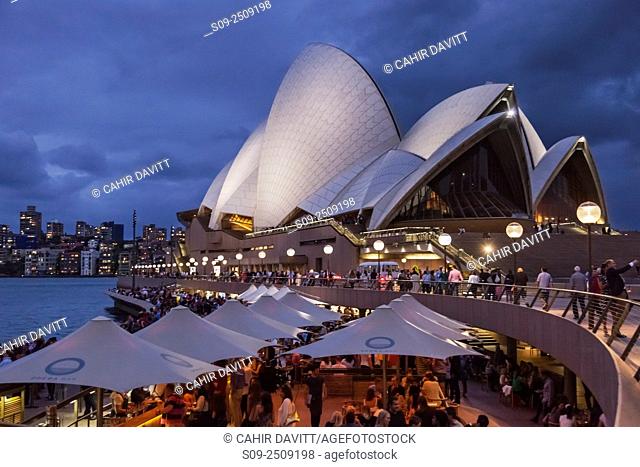 Bars, restaurants and night life at the Sydney Opera House at twilight, Bennelong Point, Sydney, New South Wales, Australia