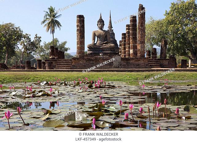 Temple in Sukhothai Historical Park UNESCO World Heritage Site, Sukothai Province, Thailand, Asia