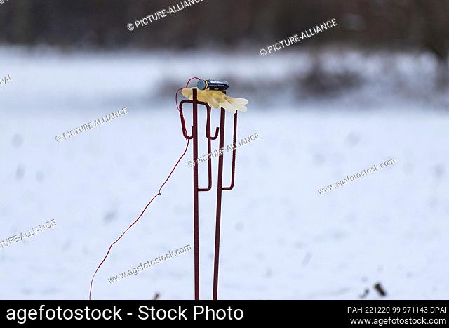 PRODUCTION - 14 December 2022, Brandenburg, Cottbus: A class F4 firecracker (large fireworks) is placed on a hand-held dummy made of gelatine