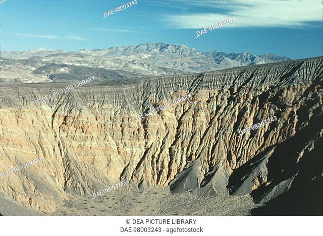 USA, California, Death Valley National Park, Ubehebe Crater and Mount Palmer