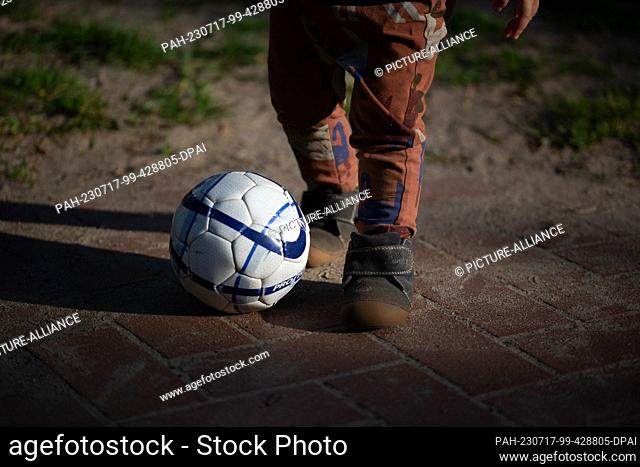 SYMBOL - 09 May 2023, Berlin: A little girl is playing with a soccer ball in the park. Photo: Fernando Gutierrez-Juarez/dpa. - Berlin/Berlin/Germany