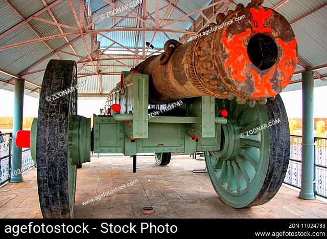 Jaya Vana on display in Jaigarh Fort near Jaipur, Rajasthan, India. Jaya Vana is the world's largest wheeled cannon