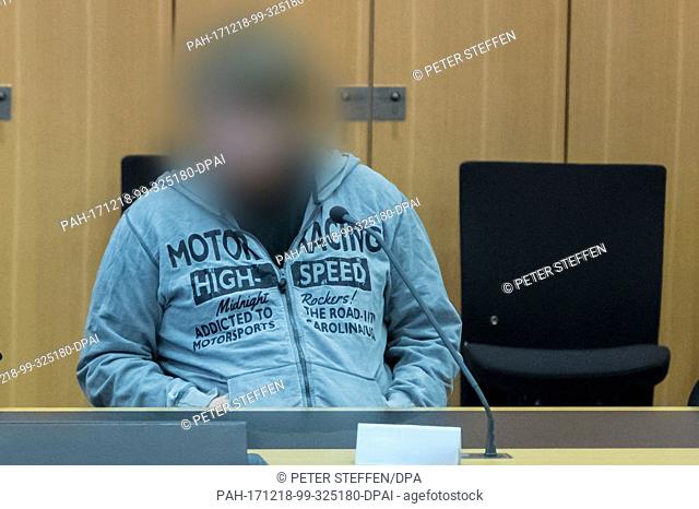 The defendant Sascha L. sits inside the district court in Braunschweig, Germany, 18 December 2017. The supporter of the terror militia Islamic State from...