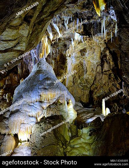 Europe, Germany, Hesse, Westerwald, Geopark Westerwald-Lahn-Taunus, Breitscheid, karst cave system autumn labyrinth advent cave, button hall, visitor cave