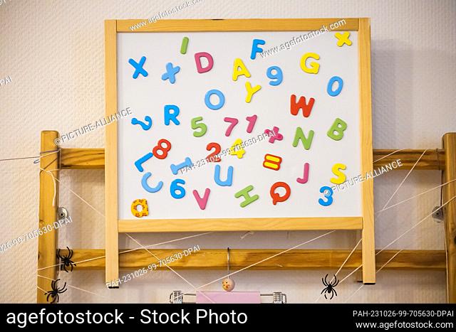 PRODUCTION - 25 October 2023, Berlin: A blackboard with letters and numbers in a Berlin daycare center. Today (Oct. 26, 2023)