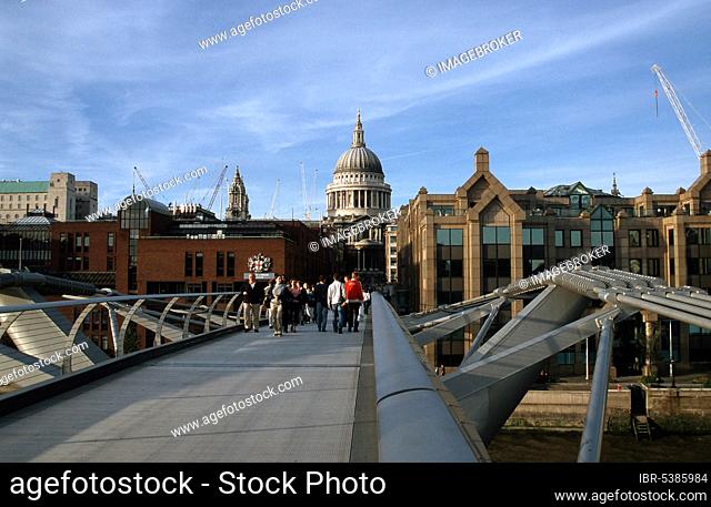 Millenium Bridge and St. Paul' Cathedral, London, England, Great Britain, Millenium Bridge and St. Paul's Cathedral, Great Britain, Europe, Landscape
