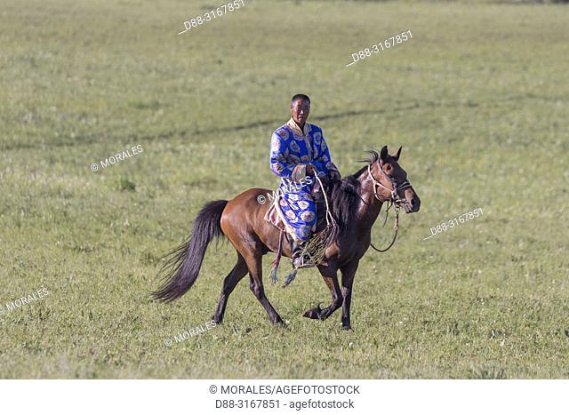China, Inner Mongolia, Hebei Province, Zhangjiakou, Bashang Grassland, Mongol man traditionnaly dressed on a horse,
