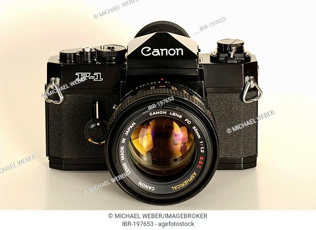 Analogue single lens reflex camera Canon F-1 of the 1970s front