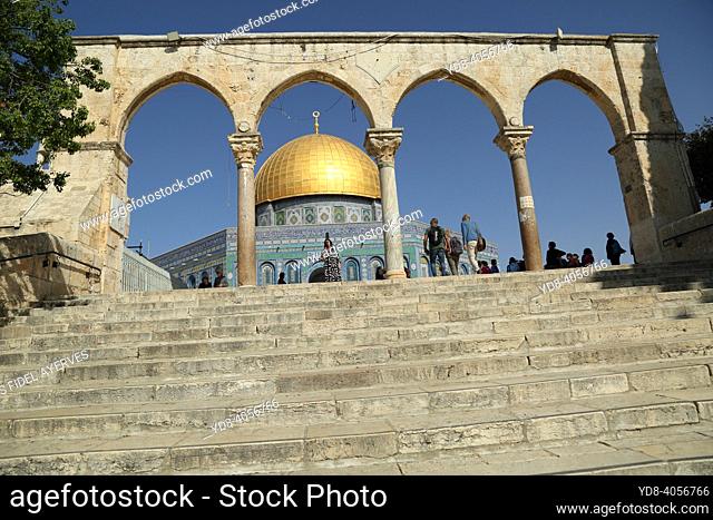 The Dome of the Rock or the Dome of the Rock is a monument located in Jerusalem, in the center of the Temple Mount or Esplanade of the Mosques