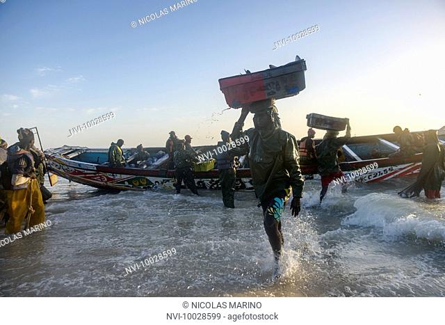 FIshermen, peddlers, boats in Nouakchott's famous fish market