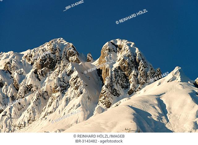 Mountain landscape, Vomper mountain range in winter, Mt Mittagsspitze and Mt Fiechter Spitze