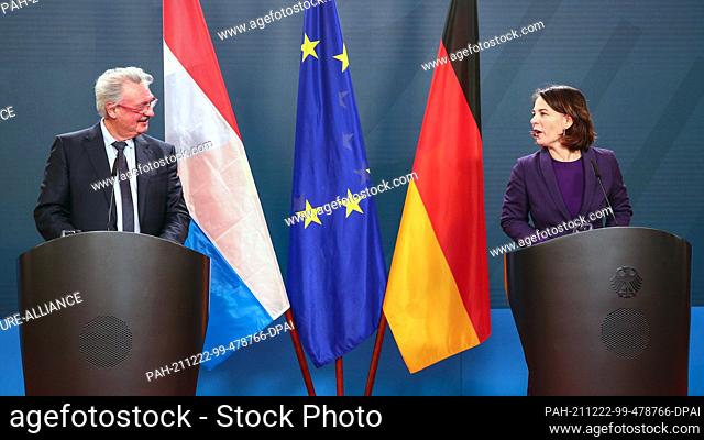 22 December 2021, Berlin: German Foreign Minister Annalena Baerbock (Bündnis 90/Die Grünen) and Luxembourg Foreign Minister Jean Asselborn speak at a joint...