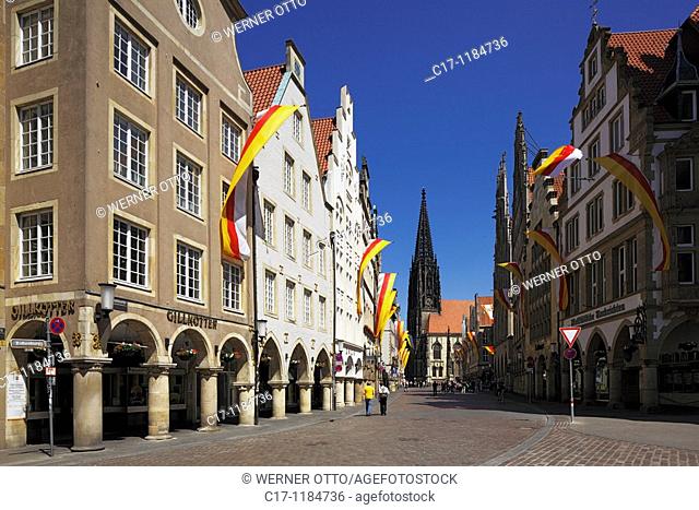Germany, Muenster, Westphalia, Muensterland, North Rhine-Westphalia, Prinzipal Market Place, gable houses, archways, Saint Lamberti Church, Late Gothic