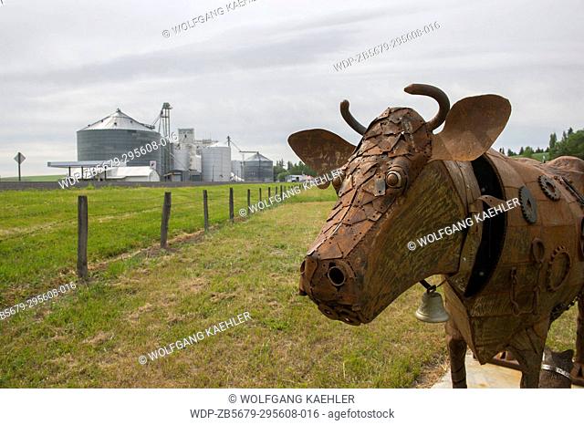 A metal sculpture of a cow at the Dahmen Barn (Art Barn) in Whitman County in the Palouse near Pullman, Washington State, USA