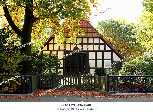 Half-timbered residential house, former farmhouse in autumn, Oberneuland, Bremen, Germany, Europe