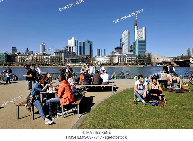 Germany, Hesse, Frankfurt am Main, riverbanks of Main river and skyline, Main Cafe