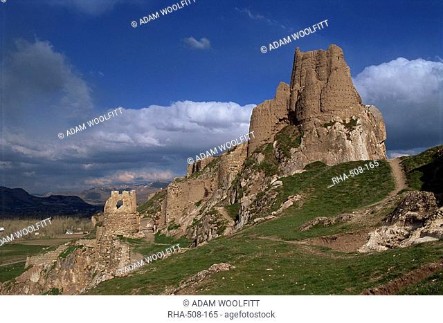 Castle of Van dating from around 740 BC on a hill overlooking Lake Van, in Anatolia, Turkey, Asia Minor, Eurasia