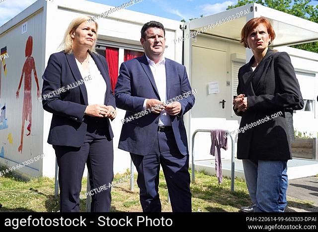 14 June 2022, Berlin: Nancy Faeser (l-r, SPD), Federal Minister of the Interior, Hubertus Heil (SPD), Federal Minister of Labor, and Katja Kipping (Die Linke)