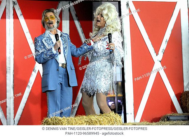 Savannah Guthrie as Kenny Rogers and Matt Lauer as Dolly Parton at the NBC Today Halloween Extravaganza 2017 at Rockefeller Plaza. New York, 31.10