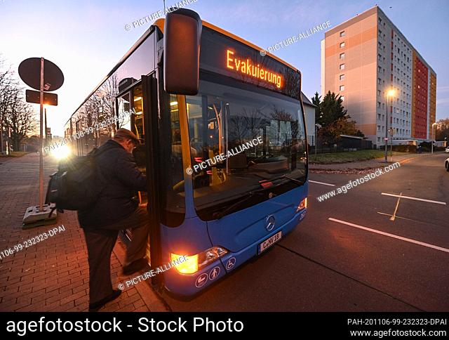 06 November 2020, Saxony, Chemnitz: An evacuation bus is available for residents in the Markersdorf district. After the discovery of an aerial bomb from the...
