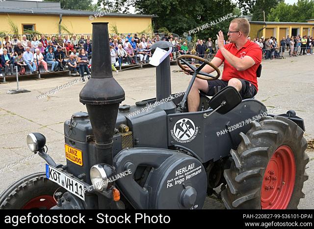 27 August 2022, Saxony-Anhalt, Bernburg: This old Lanz Bulldog tractor was paraded in the parade of agricultural machinery