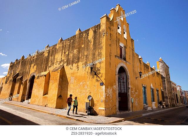 Couple in front of the San Francisquito Church, Campeche City, Campeche State, Yucatan Province, Mexico, Central America