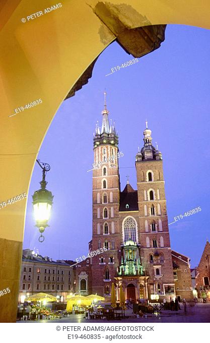 Bazylika Mariacka (St. Mary's Basilica), Main Square, Krakow, Poland