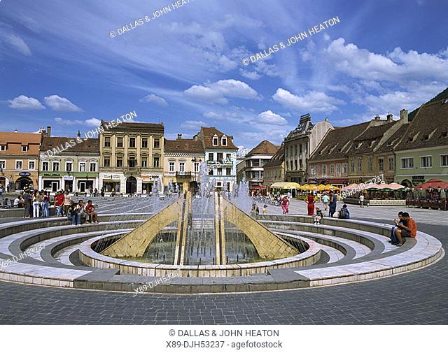 Romania, Transylvania, Brasov, Piata Sfatului, Fountain, Merchants Houses