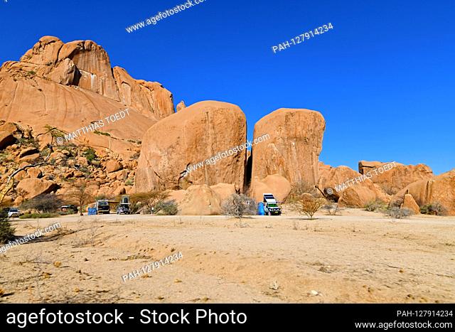 With their 4x4 vehicles, campers looked for a place for the aftert in protected rock niches, taken on 02.03.2019. The Spitzkoppe region and the surrounding side...