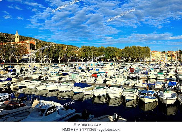France, Bouches du Rhone, Marseille, l'Estaque harbor