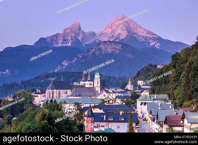 View on Berchtesgaden with Collegiate Church and Parish church in front of the Watzmann, Berchtesgadener Land, Upper Bavaria, Bavaria, southern Germany, Germany
