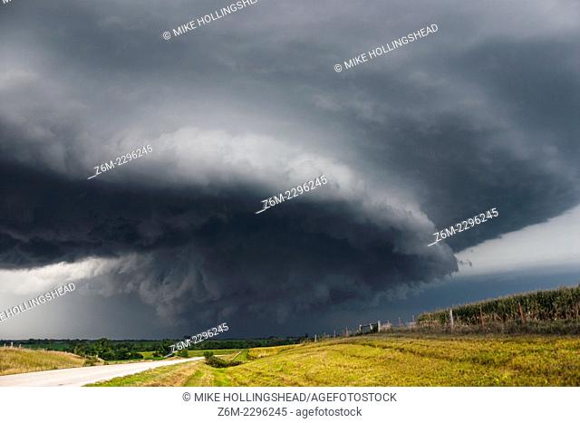 Supercell moves across southwest Iowa August 26, 2004, producing short-lived tornadoes near the town of Coin