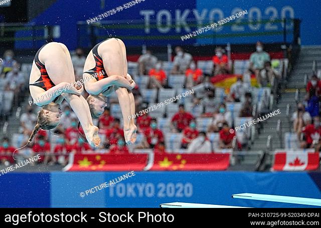 25 July 2021, Japan, Tokio: Germany's Tina Punzel and Lena Hentschel at the Tokyo Aquatics Centre...Germany's Tina Punzel and Lena Hentschel won the bronze...