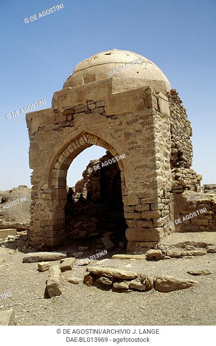 Ruins of a mosque inside the fortified city of Baraqish or Barakish (also called Yathul), Yemen